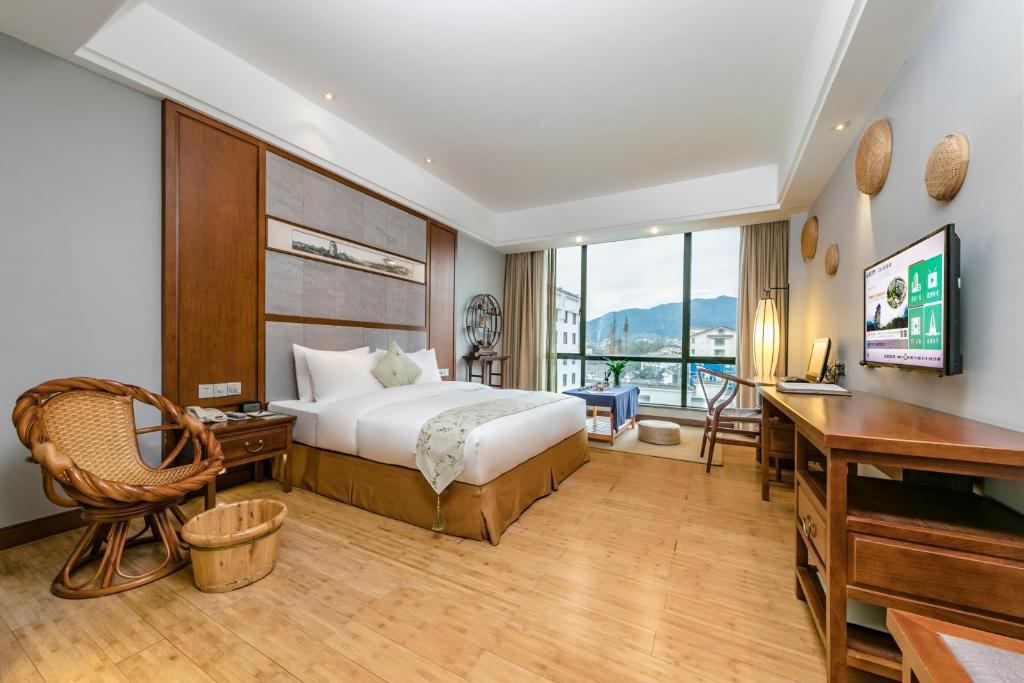 Postel nebo postele na pokoji v ubytování Fliport Garden Hotel Wuyishan