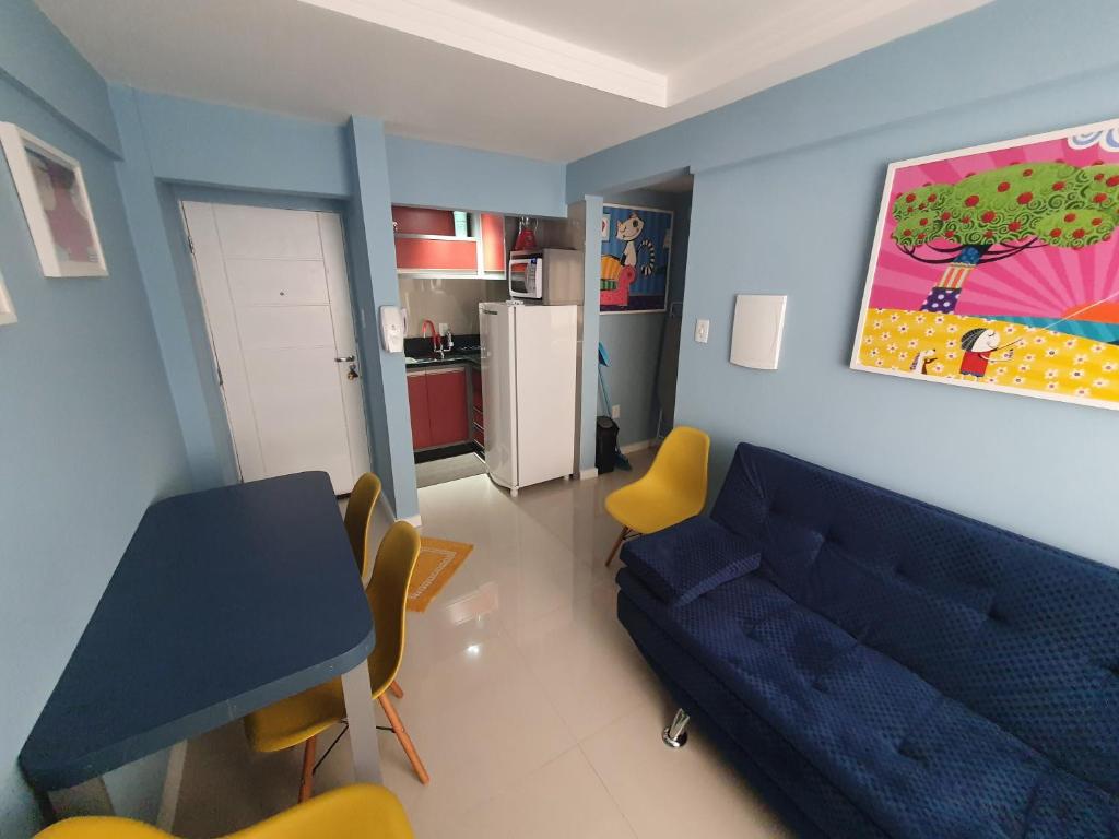  Ap 01 Dormitório - Balneário Camboriú - 04 pessoas - Ar-condicionado - Garagem privativa no prédio - A uma quadra da Roda Gigante BIG WHEEL Pé na areia - Wi-Fi free 100 Mega - Telecines - HBO - Top 10