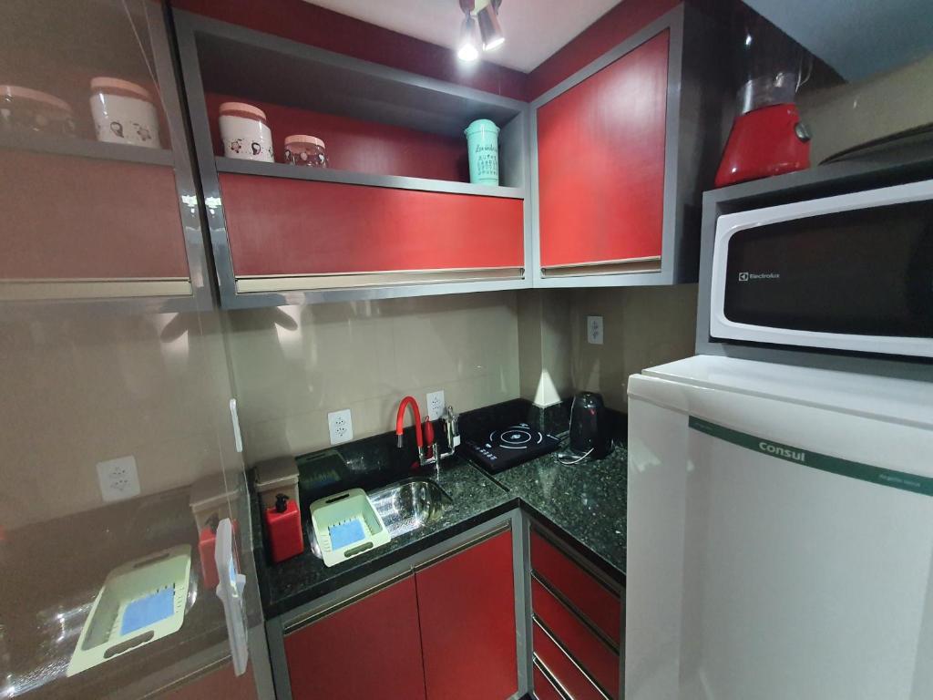  Ap 01 Dormitório - Balneário Camboriú - 04 pessoas - Ar-condicionado - Garagem privativa no prédio - A uma quadra da Roda Gigante BIG WHEEL Pé na areia - Wi-Fi free 100 Mega - Telecines - HBO - Top 10