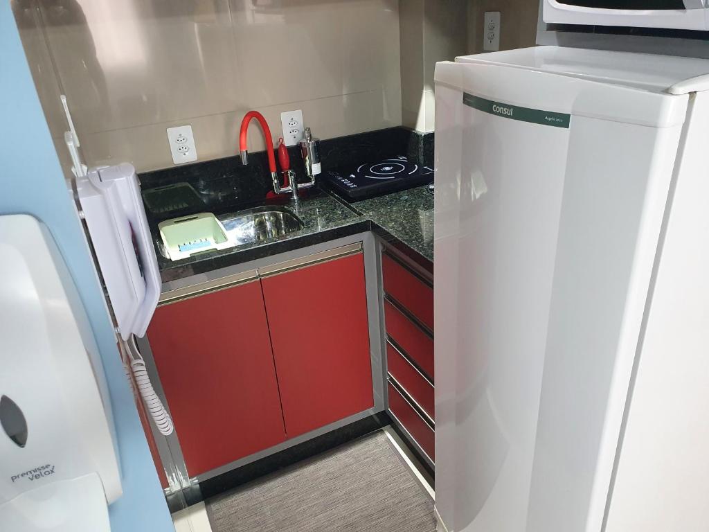  Ap 01 Dormitório - Balneário Camboriú - 04 pessoas - Ar-condicionado - Garagem privativa no prédio - A uma quadra da Roda Gigante BIG WHEEL Pé na areia - Wi-Fi free 100 Mega - Telecines - HBO - Top 10