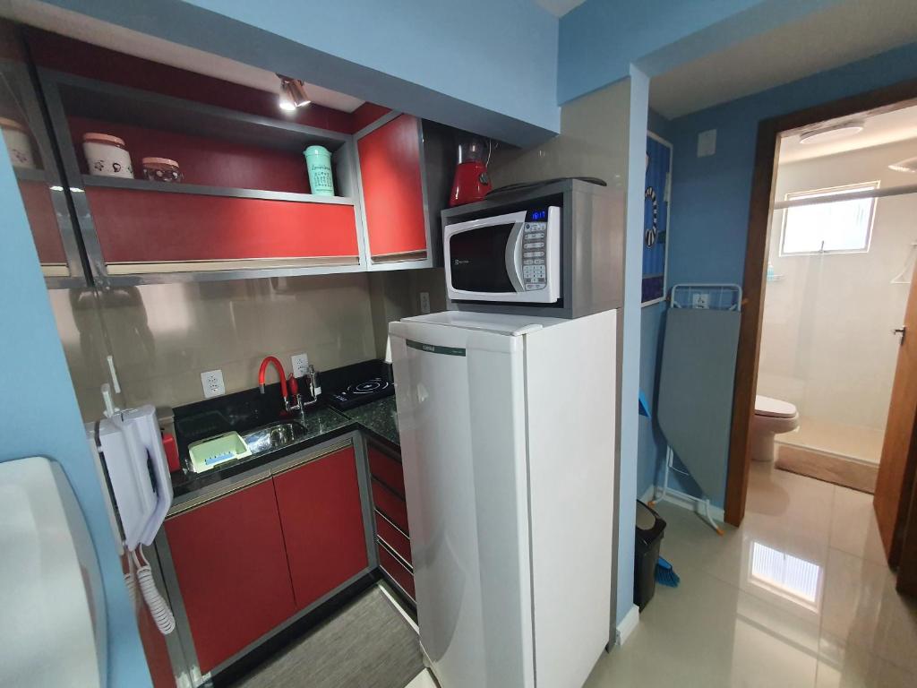  Ap 01 Dormitório - Balneário Camboriú - 04 pessoas - Ar-condicionado - Garagem privativa no prédio - A uma quadra da Roda Gigante BIG WHEEL Pé na areia - Wi-Fi free 100 Mega - Telecines - HBO - Top 10