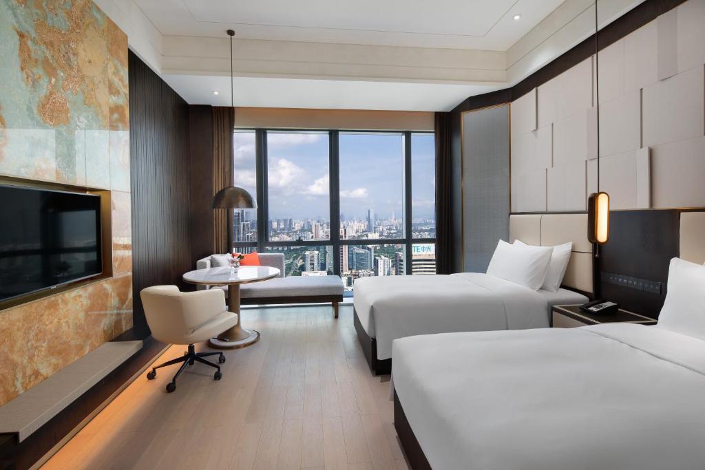 Postel nebo postele na pokoji v ubytování Crowne Plaza Shenzhen Nanshan by IHG