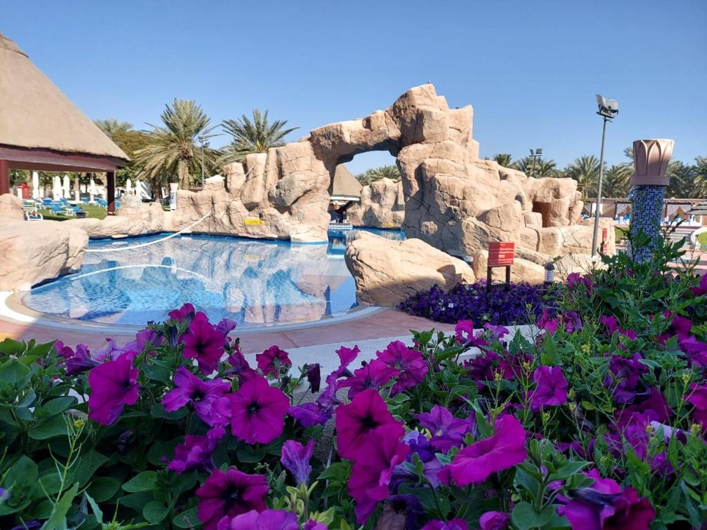 Bazén v ubytování Danat Al Ain Resort nebo v jeho okolí