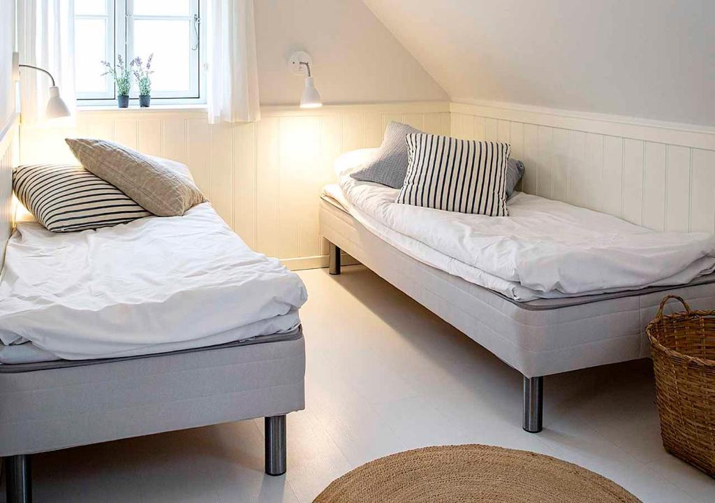 Postel nebo postele na pokoji v ubytování Hjerting Badehotel