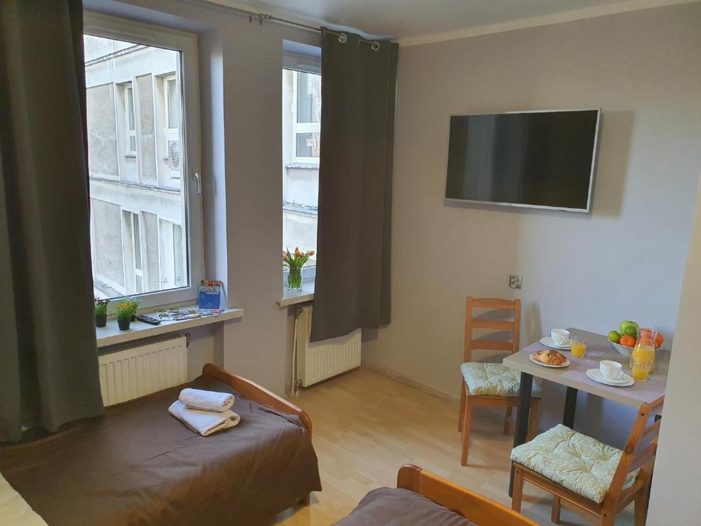 Televízia a/alebo spoločenská miestnosť v ubytovaní Jasna Hotelik self check-in