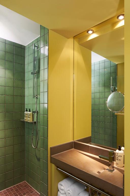 25hours Hotel The Goldman - Resim 24