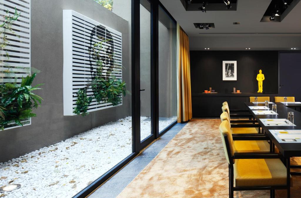 25hours Hotel The Goldman - Resim 40