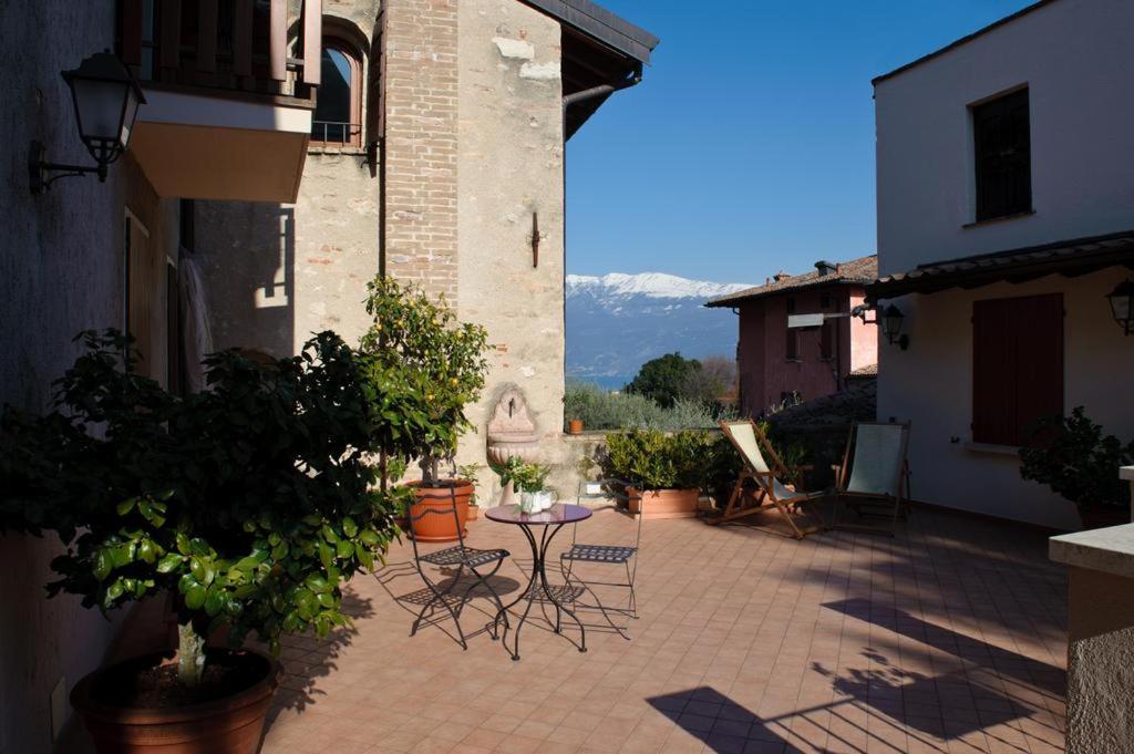 a patio with chairs and a table in a building at Albergo CAVALLINO 10 in Toscolano Maderno