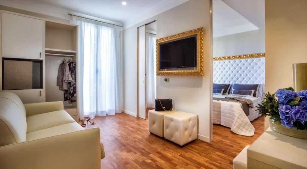 TV a/nebo společenská místnost v ubytování Novecento Suite Hotel