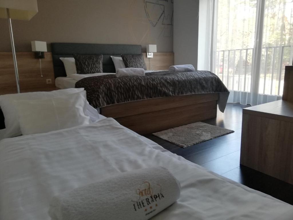 Postel nebo postele na pokoji v ubytování Hotel Therapia