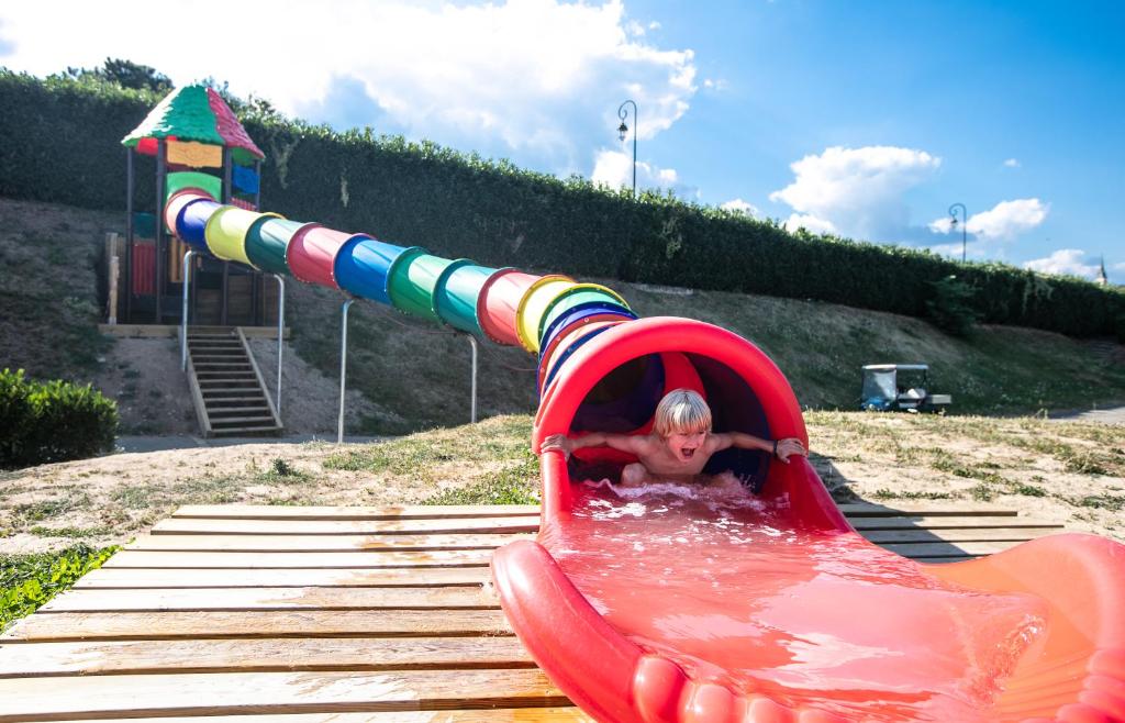 Herní místnost nebo prostor pro děti v ubytování Camping La Grappe Fleurie