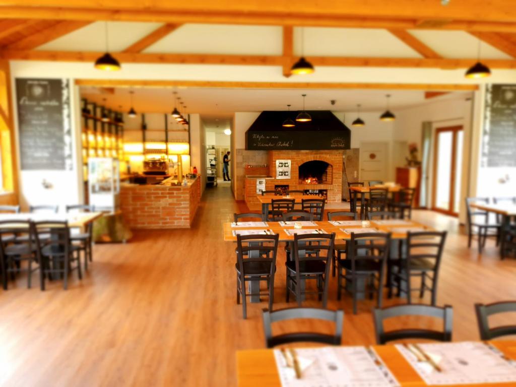 Restaurace v ubytování Letovisko Chobot - village resort