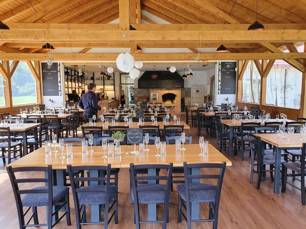 Restaurace v ubytování Letovisko Chobot - village resort