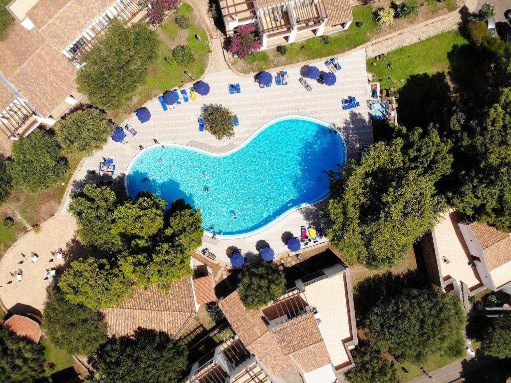 Bazén v ubytování Club Esse Palmasera nebo v jeho okolí