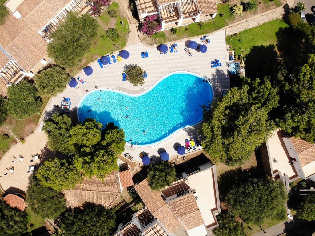 Bazén v ubytování Club Esse Palmasera nebo v jeho okolí