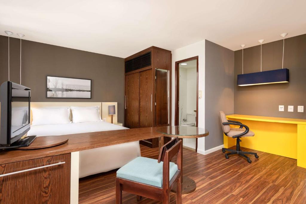Wyndham Sao Paulo Paulista - 高级套房，有1张大床，不吸烟