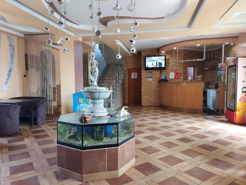 a lobby with a fish tank in the middle of a room at Мотель "Євро" in Chernivtsi