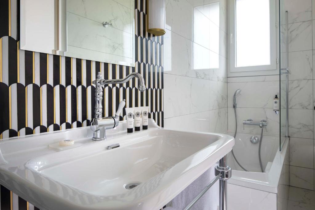 Hôtel Aiglon - Resim 23