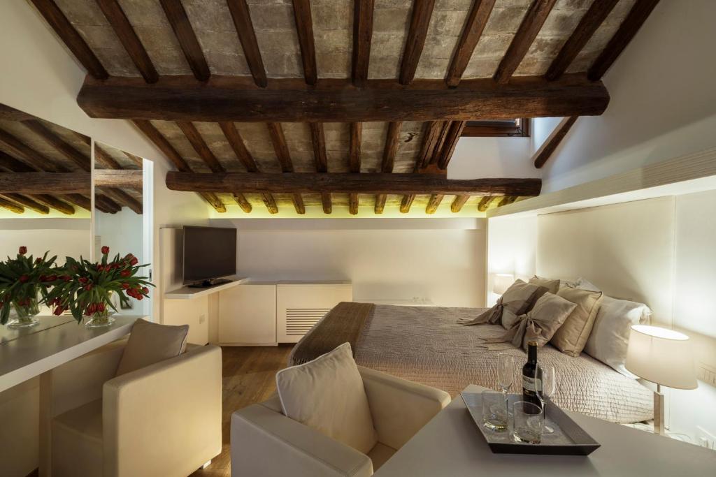 
Exclusive Suite with Spa Bath
