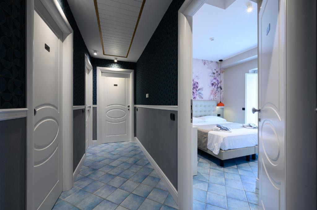 A bed or beds in a room at Hotel Sogaris