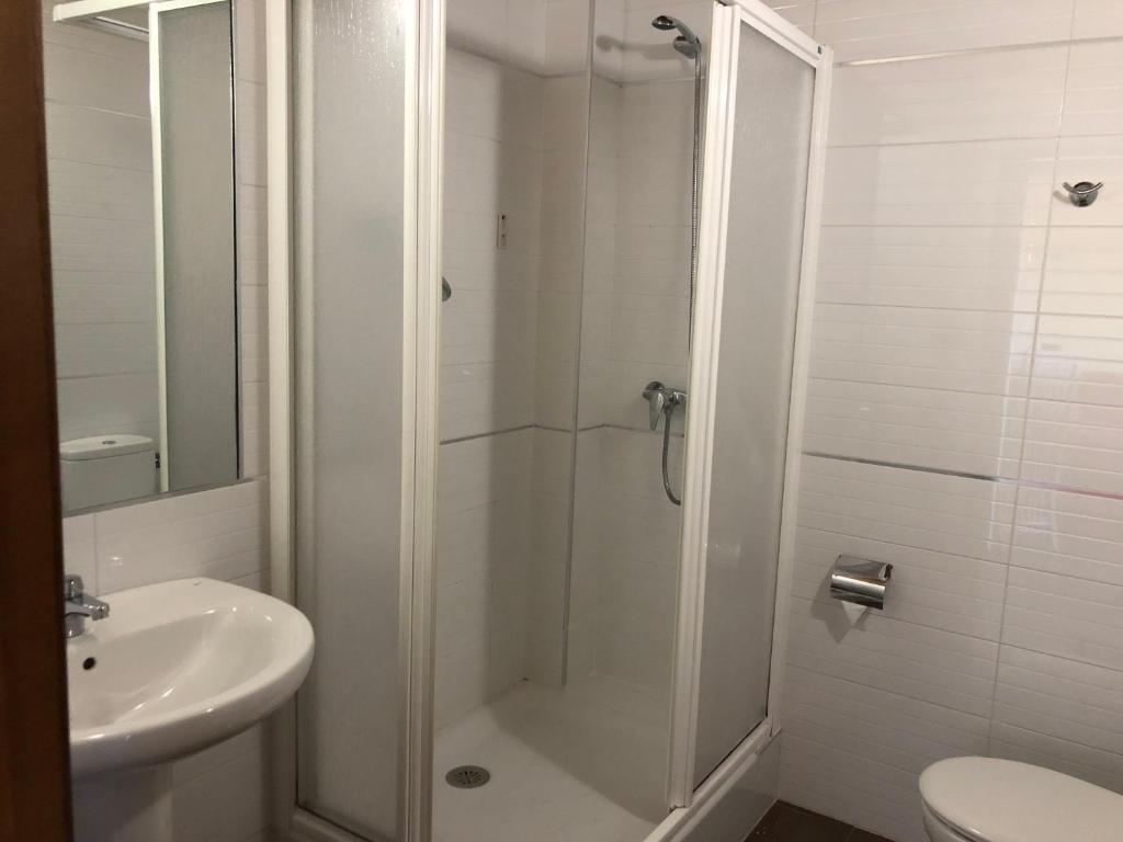 Koupelna v ubytování Apartamentos Monterodiles