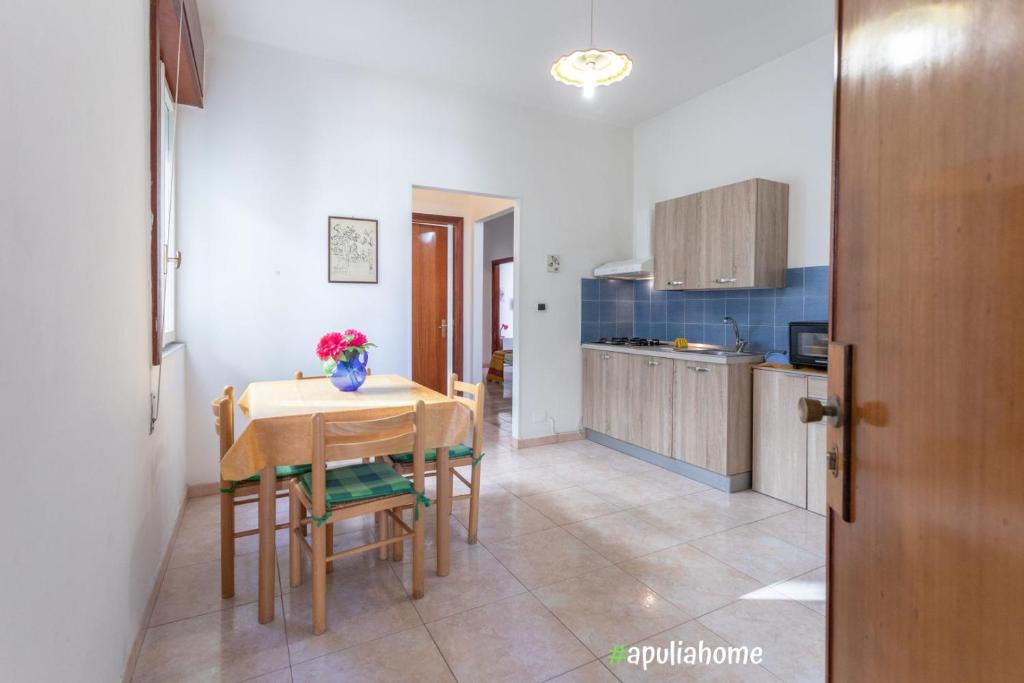 Kuchyňa alebo kuchynka v ubytovaní Appartamento lungomare con vista - Gallipoli