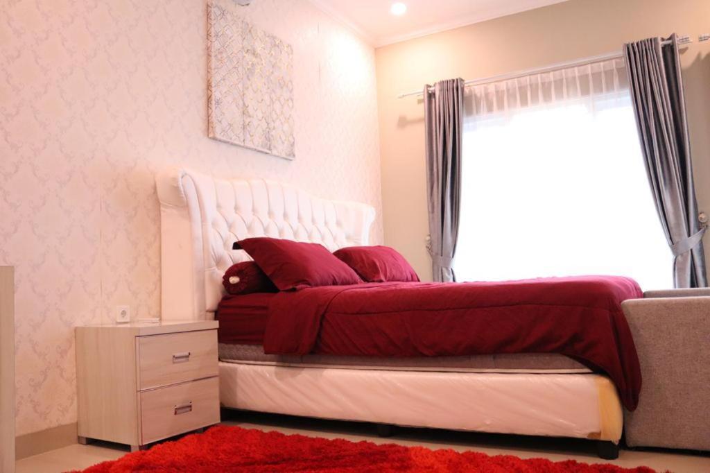 Postel nebo postele na pokoji v ubytování Al Andalus Resort Puncak
