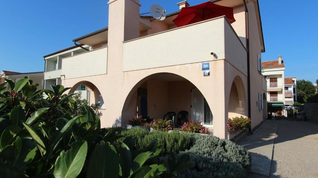 Το κτήριο όπου στεγάζεται  ο ξενώνας