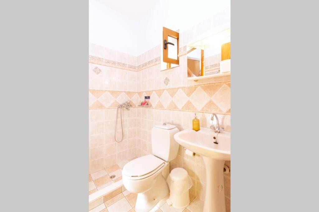 A bathroom at Hope's Studio