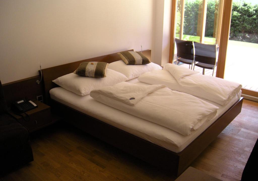 Postel nebo postele na pokoji v ubytování Garni - Hotel Am Burghuegel