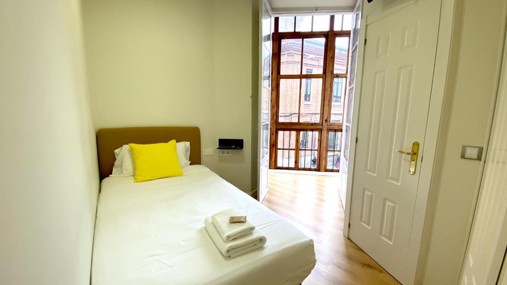 Postel nebo postele na pokoji v ubytování INSIDEHOME Valladolid Centro -Hab con baño privado en el centro y OPCION DE PARKING-