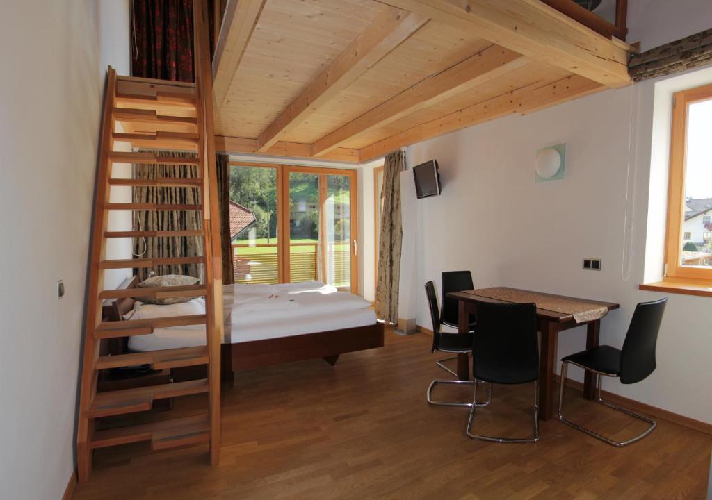 Photo de la galerie de l'établissement Garni - Hotel Am Burghuegel, à San Candido