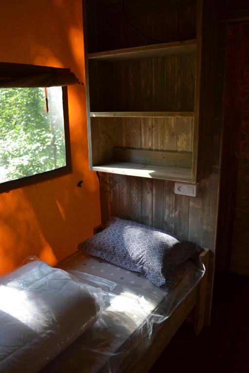 Postel nebo postele na pokoji v ubytování Les lodges du Moulin