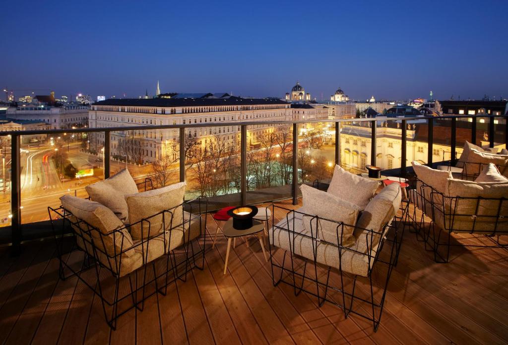 Balkón nebo terasa v ubytování 25hours Hotel beim MuseumsQuartier