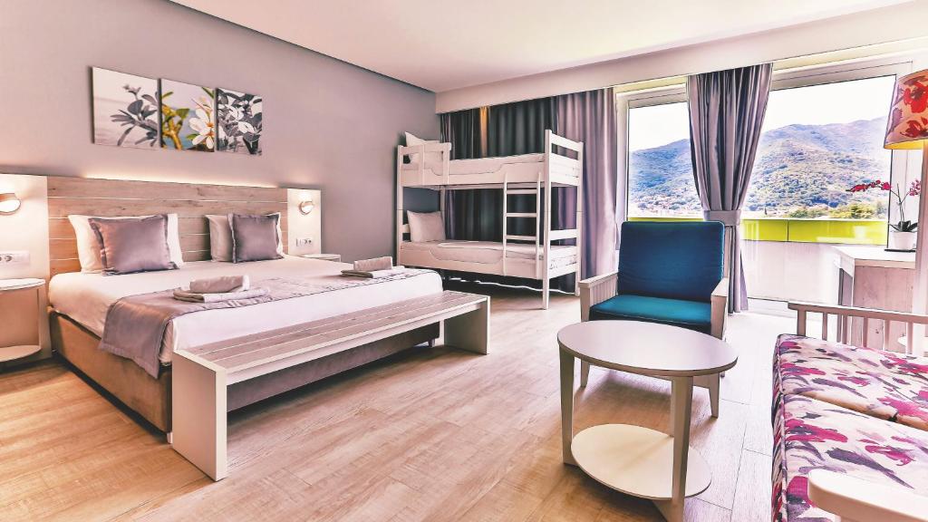 Carine Hotel Park - Family Room With Side Sea View And Balcony