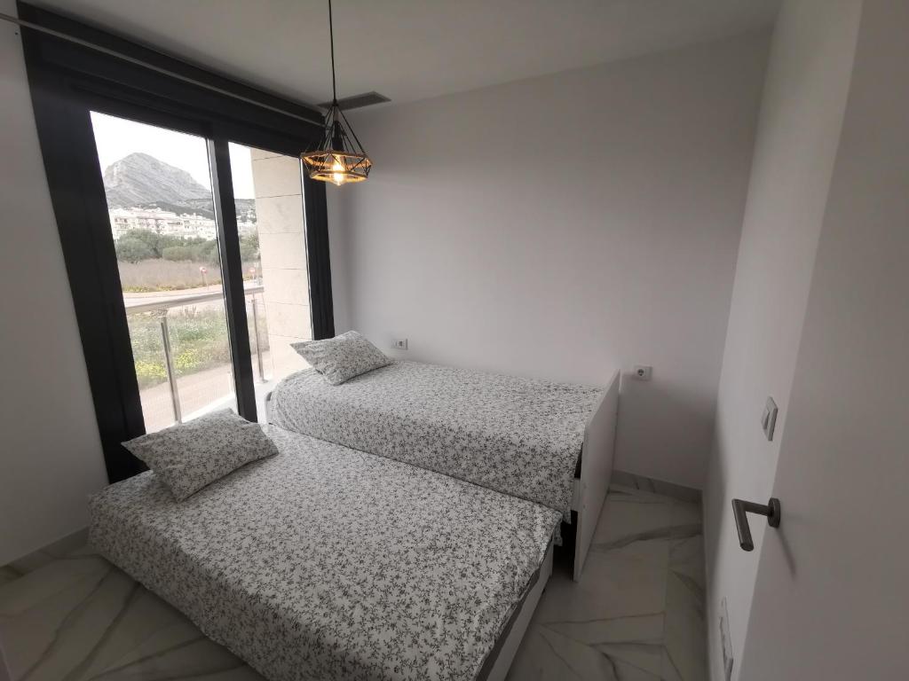 Postel nebo postele na pokoji v ubytování Luxury apartment Maracuya Javea Port