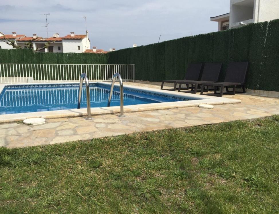 The swimming pool at or close to La Casita