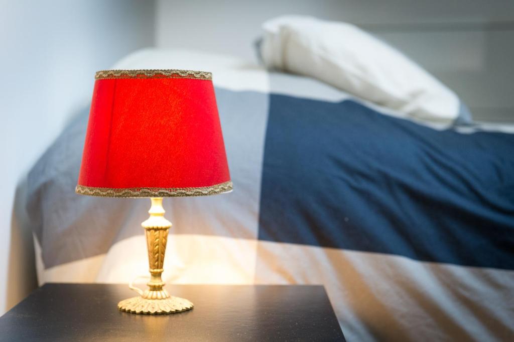 Postel nebo postele na pokoji v ubytování Tram Apartments