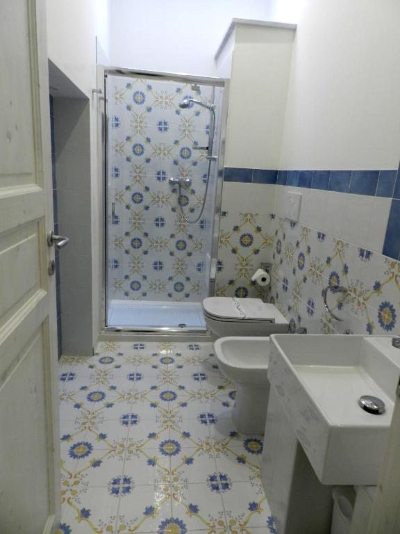 Koupelna v ubytování A Pochi Metri Dal Mare