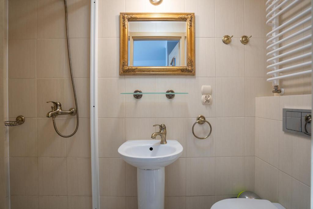 Kúpeľňa v ubytovaní Willa pod Szrenicą 2
