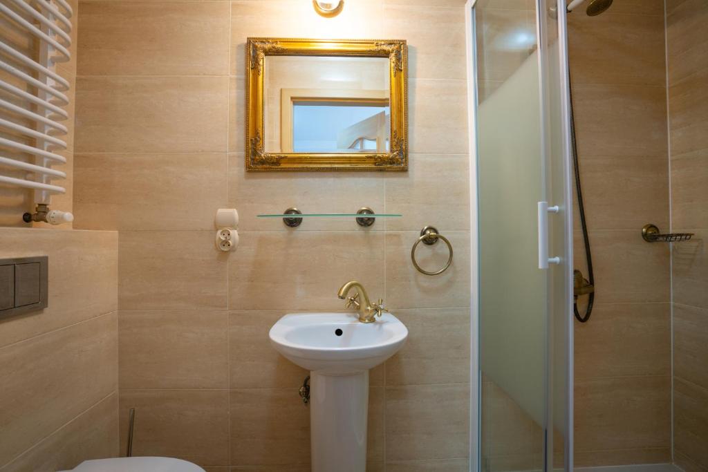 Kúpeľňa v ubytovaní Willa pod Szrenicą 2