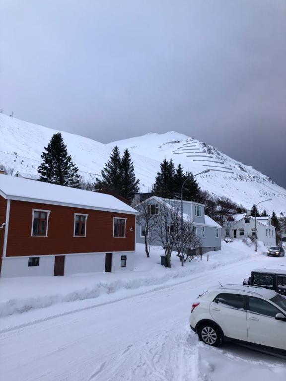 Hlíðarvegur 20 - Gagginn v zimě