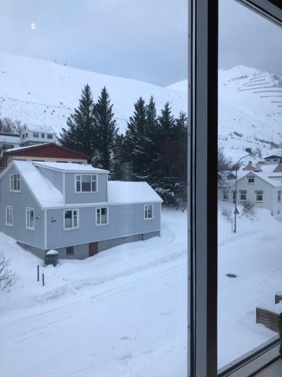 Hlíðarvegur 20 - Gagginn v zimě
