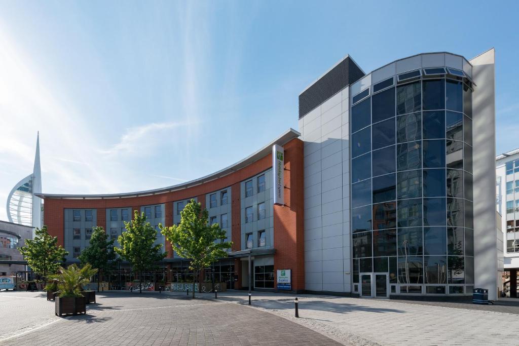 Holiday Inn Express Portsmouth Gunwharf Quays by IHG, Portsmouth