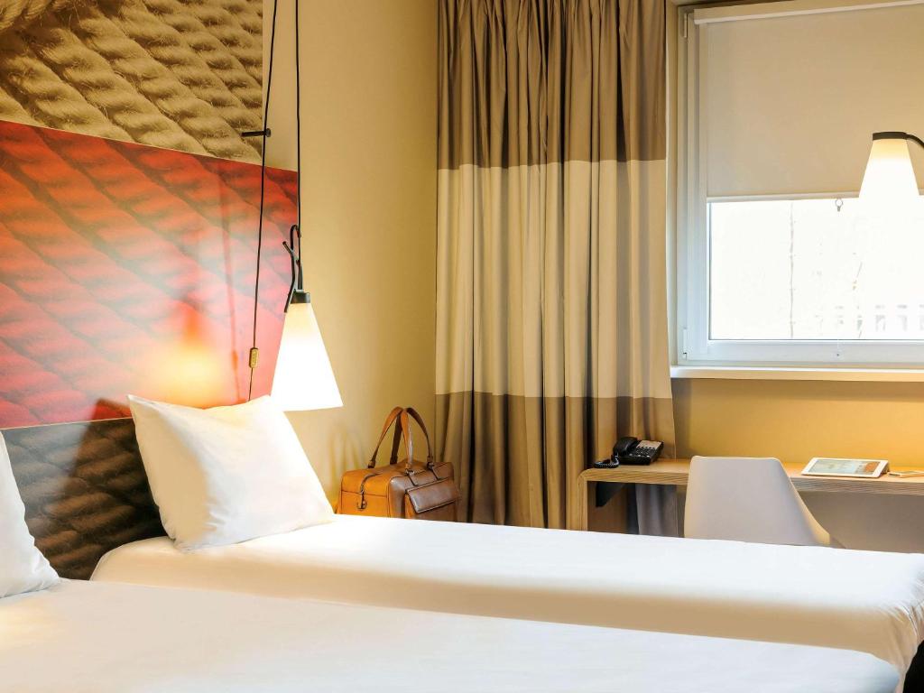 Postel nebo postele na pokoji v ubytování Ibis Hamburg City