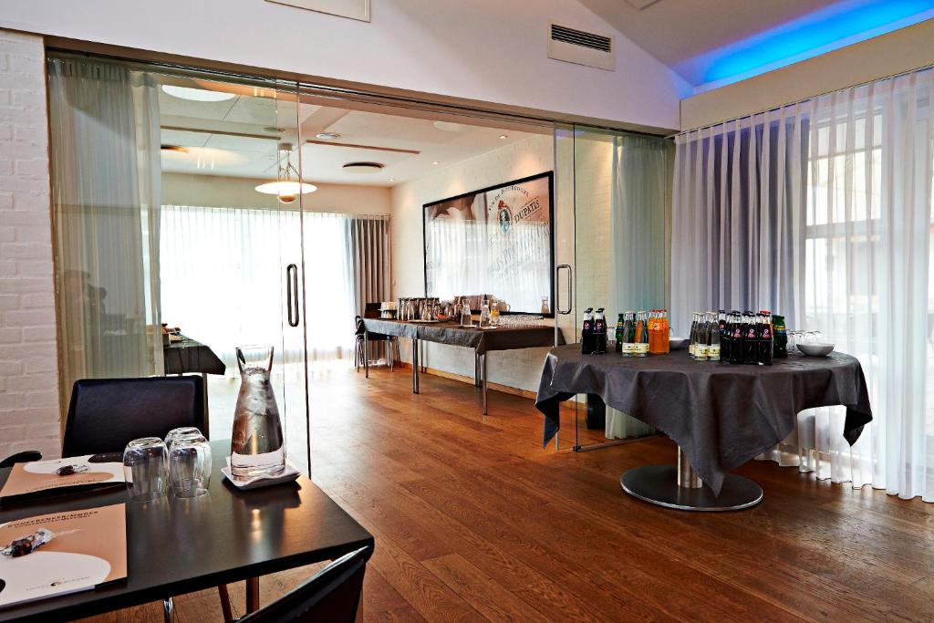 Reštaurácia alebo iné gastronomické zariadenie v ubytovaní Hotel Svanen Billund