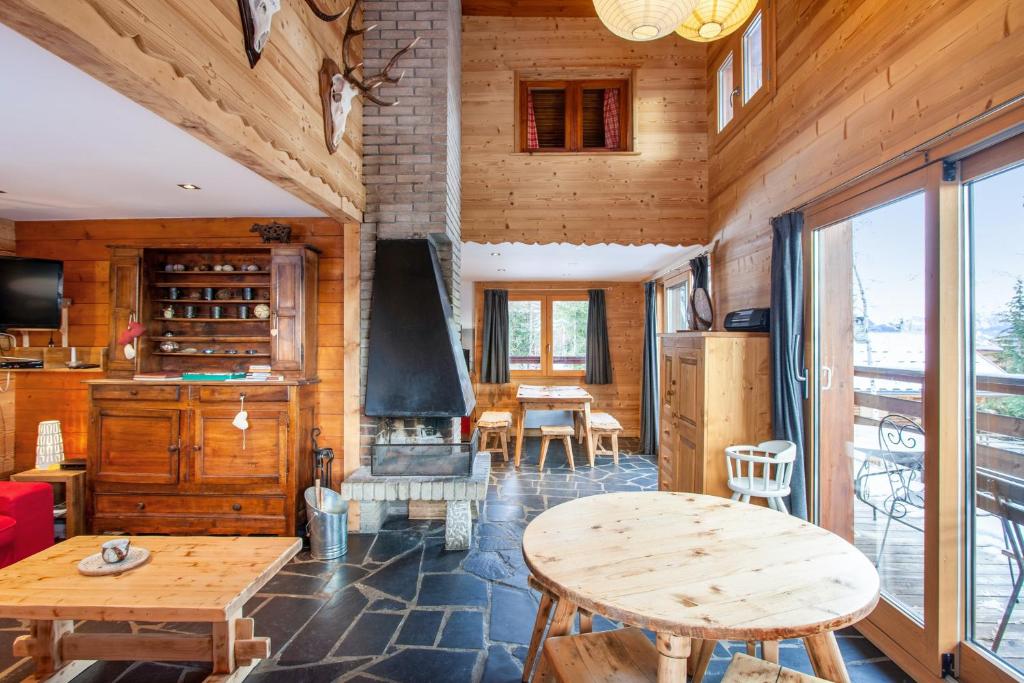 a living room with a table and a fireplace at Maison de 4 chambres a Montvalezan a 700 m des pistes avec jardin amenage et wifi in Montvalezan