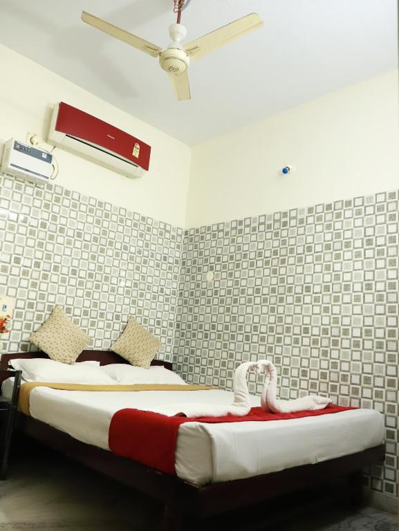 Postel nebo postele na pokoji v ubytování Just Guest House, Chennai Airport
