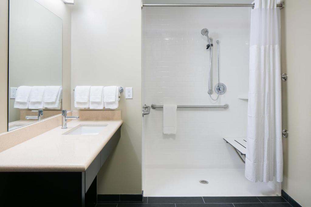 Staybridge Suites Des Moines Downtown by IHG photo