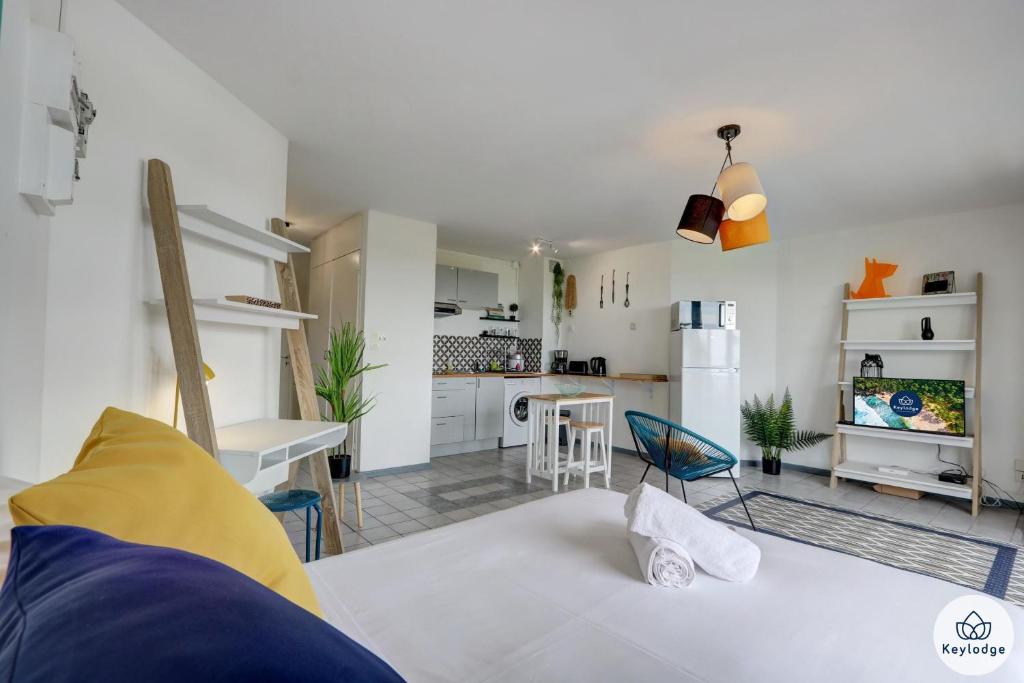 T1 - Grenadille - 38 m2 - La possession - 20 mn des plages - Housity